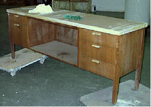 Desk-b4.jpg (59606 bytes)